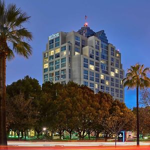 Hilton Los Angeles North-Glendale & Executive Meeting Center